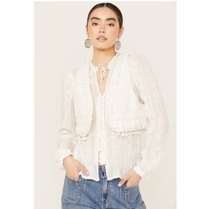 NWT Shyanne White Embroidered Vest